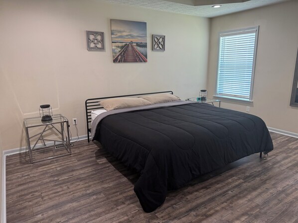 5 bedrooms, iron/ironing board, WiFi, bed sheets