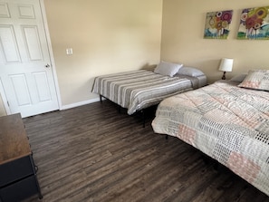 5 slaapkamers, een strijkplank/strijkijzer, wifi, beddengoed