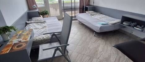1 bedroom, bed sheets