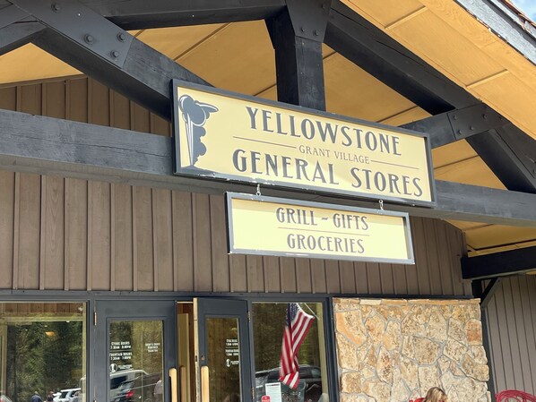 A storefront with signs for 'Yellowstone General Stores' and 'Grill-Gifts Groceries'.