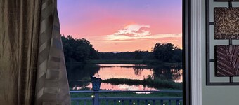 PRIVATE !! Charming Lake house on 20 acre private lake with sunset vi