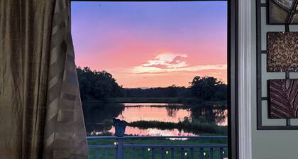 PRIVATE !! Charming Lake house on 20 acre private lake with sunset vi