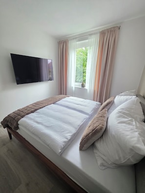 Iron/ironing board, WiFi, bed sheets