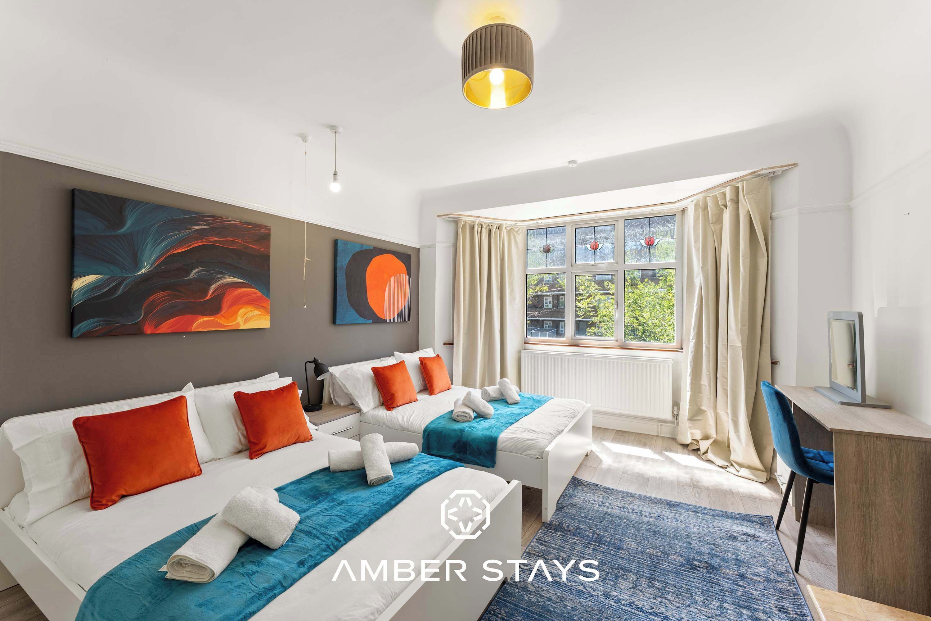 5 bedrooms, iron/ironing board, WiFi, bed sheets