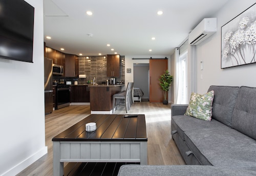 Cozy 1-Bedroom Retreat in the Heart of Langford