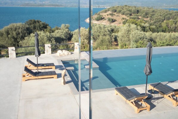 Outdoor pool - New Infinity Pool & Jacuzzi Villa w/Private Chef,perfect for Groups & Families! (SPARTO)