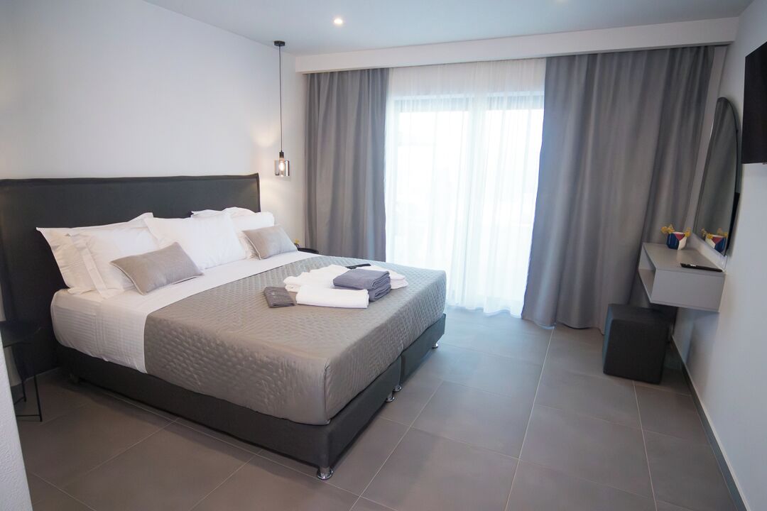 8 bedrooms, iron/ironing board, WiFi, bed sheets