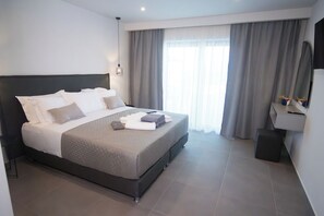 8 bedrooms, iron/ironing board, WiFi, bed sheets - New Infinity Pool & Jacuzzi Villa w/Private Chef,perfect for Groups & Families! (SPARTO)