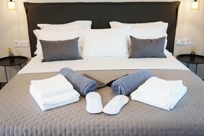 8 chambres, fer et planche à repasser, Wi-Fi, draps fournis