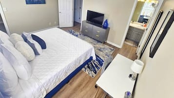 3 bedrooms, desk, iron/ironing board, free WiFi