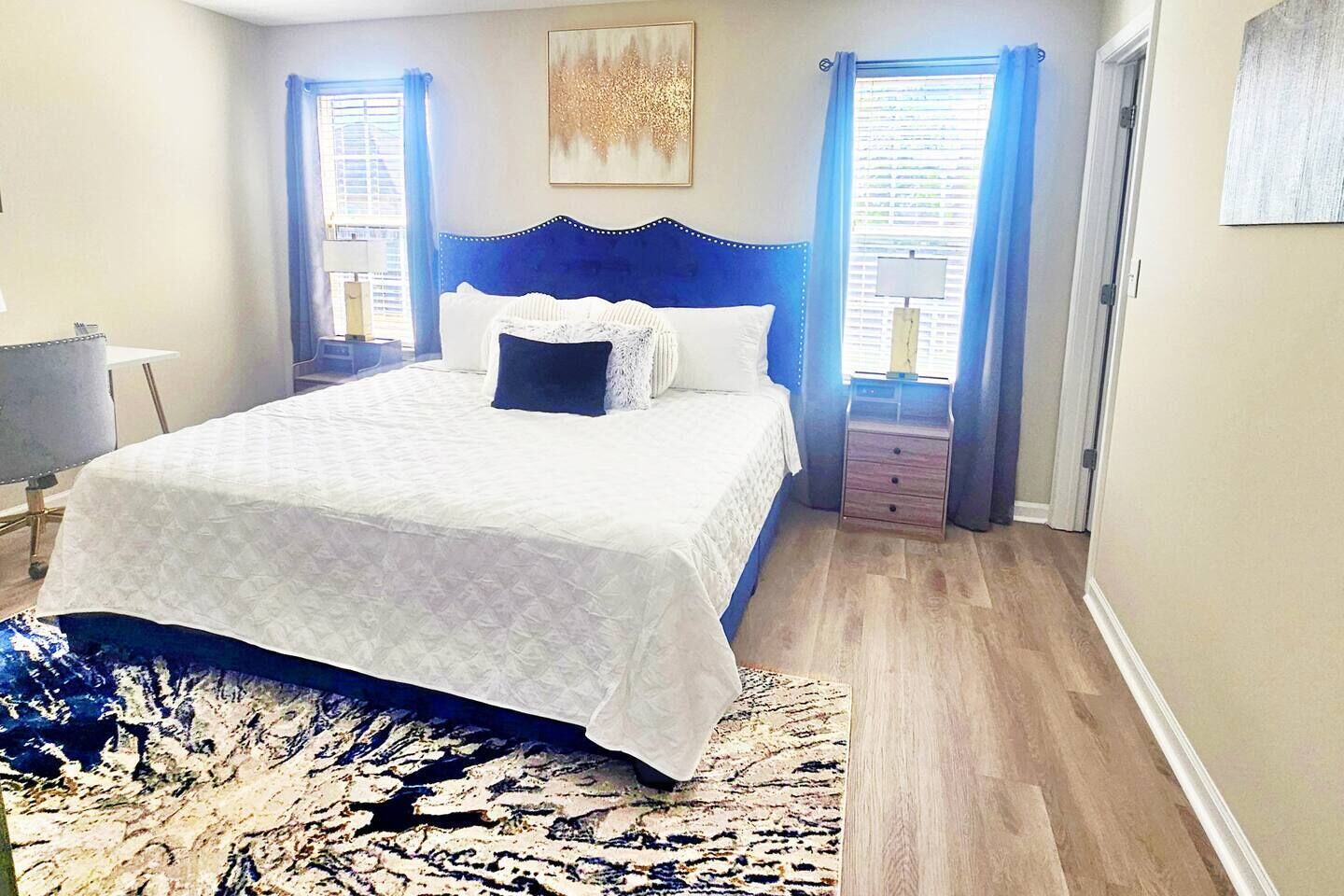 3 habitaciones, escritorio, tabla de planchar con plancha y wifi gratis 