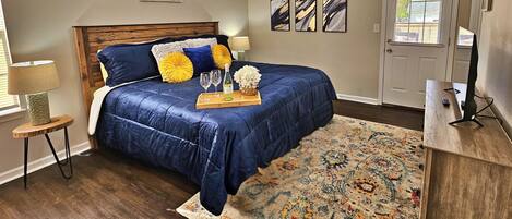 3 chambres, bureau, fer et planche à repasser, lit parapluie