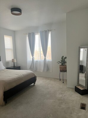 3 chambres, fer et planche à repasser, Wi-Fi gratuit, draps fournis