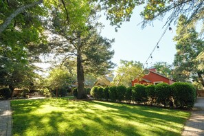 Luksus-enkeltrom, bakgårdsutsikt | Utsikt mot gårdsplass