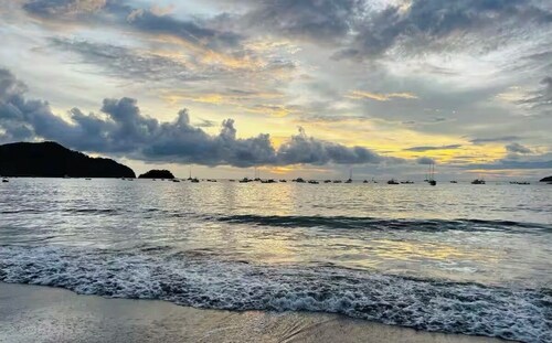 2-bedroom condo in beautiful Playa Del Coco.  5 minute walk to beach