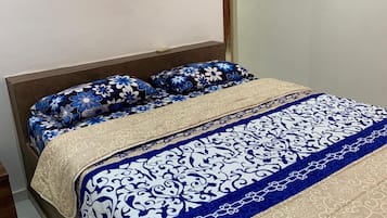 Ferros/tábuas de passar roupa, Wi-Fi, roupa de cama