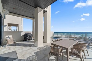 تناول الطعام بالخارج