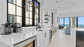 Nhà, nhiều giường (Sea La Vie at Eleanor Beach) | Nội thất