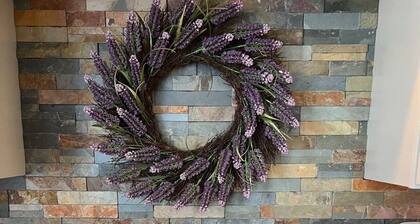 Charming 2-bedroom apartment with WiFi, AC in welcoming Greene