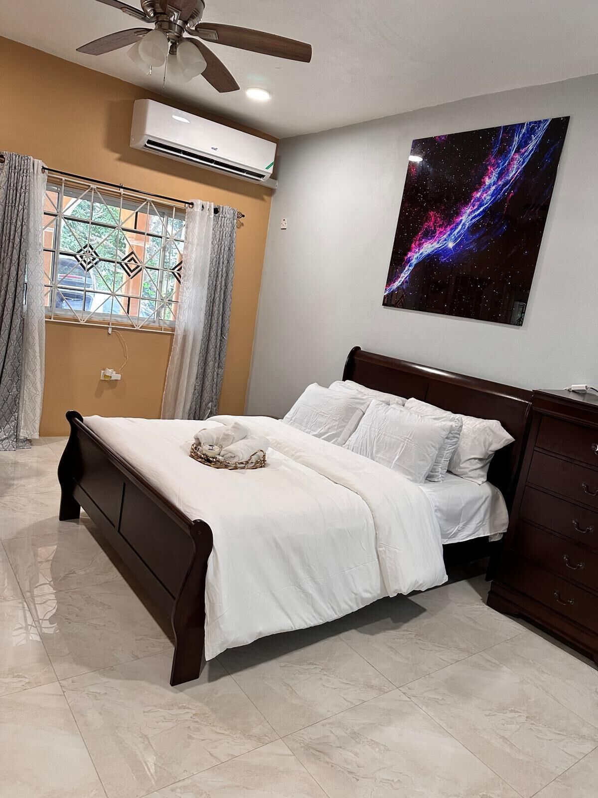 2 habitaciones, tabla de planchar con plancha, wifi y ropa de cama 