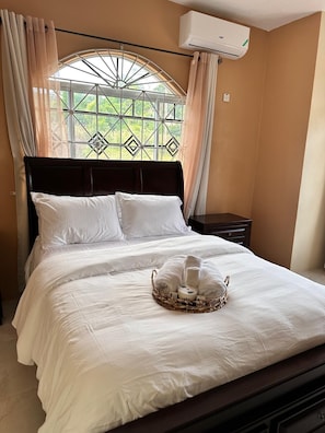 2 chambres, fer et planche à repasser, Wi-Fi, draps fournis