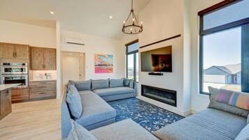 Een smart-tv en een open haard