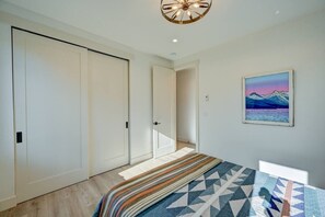 Travel crib, WiFi