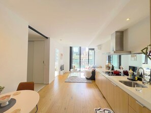 Fridge, microwave, oven, stovetop