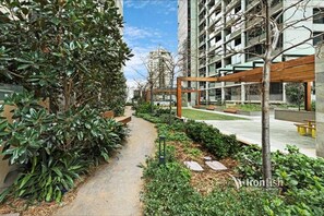 Property grounds - Perfect City Base - SouthernCross Skybus/Free Tram (Melbourne)