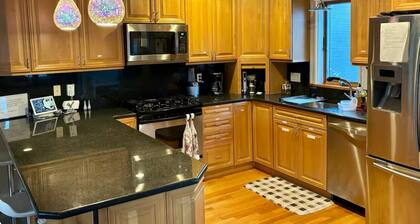 Spacious 3-bedroom house with WiFi, AC in Cambridge- walk to Harvard/MIT+parking