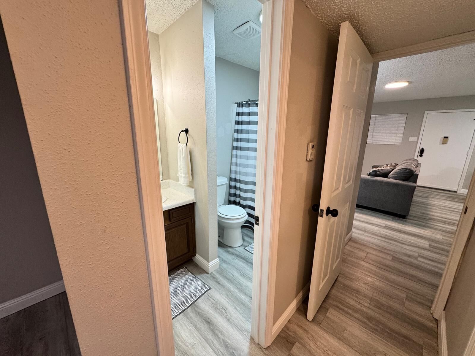 Serviettes fournies, savon, papier toilette