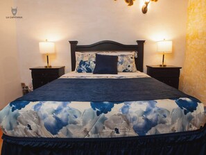 Habitación Deluxe | Ropa de cama de alta calidad, edredón y decoración personalizada 