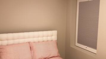 2 Schlafzimmer, BĂŒgeleisen/BĂŒgelbrett, WLAN, BettwĂ€sche