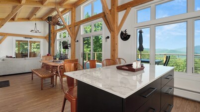 New Construction ~HOT TUB~ The Headless Moose Lodge