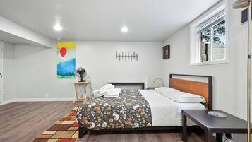 Iron/ironing board, WiFi, bed sheets