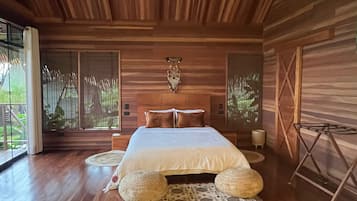 Classic Suite, Balcony, Garden View | In-room safe, free WiFi