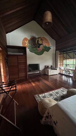 Suite Klasik, balkon, pemandangan kebun | Brankas dan Wi-Fi gratis