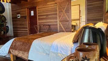 In-room safe, free WiFi