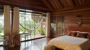 Suite Classique, balcon, vue jardin | Coffres-forts dans les chambres, Wi-Fi gratuit