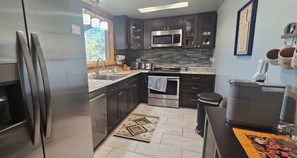 Charming 2-bedroom cabin with WiFi, AC in Williams, AZ nestled on 18 acres