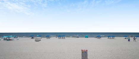 Appartement, Meerdere bedden (Romar Place 302) | Strand | Accommodatie ligt op het strand