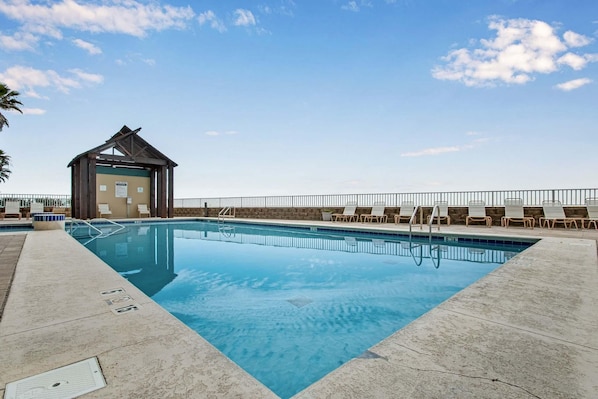 Appart'hôtel, plusieurs lits (Romar Place 302) | Piscine | Piscine chauffée