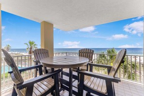 Appart'hôtel, plusieurs lits (Romar Place 302) | Restauration extérieure