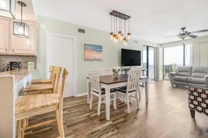 Appart'hôtel, plusieurs lits (Romar Place 302) | Restauration