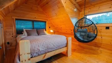 3 bedrooms, desk, WiFi, bed sheets