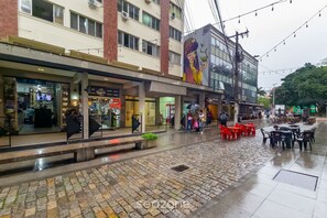 Basic Apartment | Outdoor dining