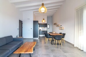 32-inch flat-screen TV with cable channels - Pyrgos Plakias Villas (Agios Vasileios)