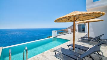 Kolam renang terbuka, payung kolam, kerusi lepak pantai