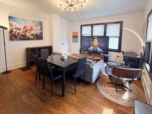 Modern, Spacious & Comfy house next to UIUC/CARLE