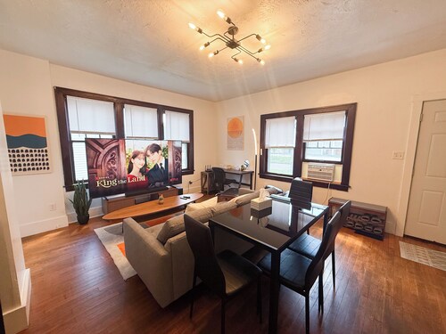 Modern, Spacious & Comfy house next to UIUC/CARLE
